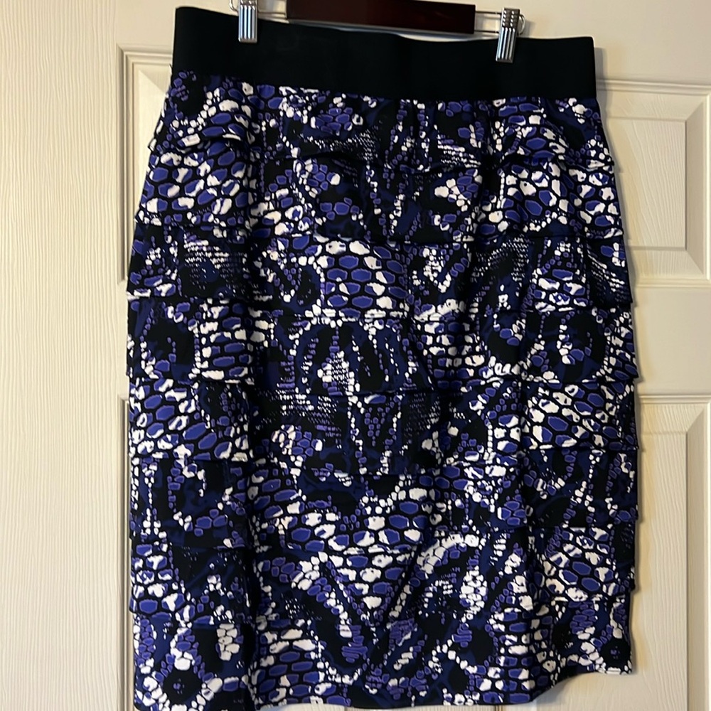 Alfani ruffled skirt size 12. Purple and black